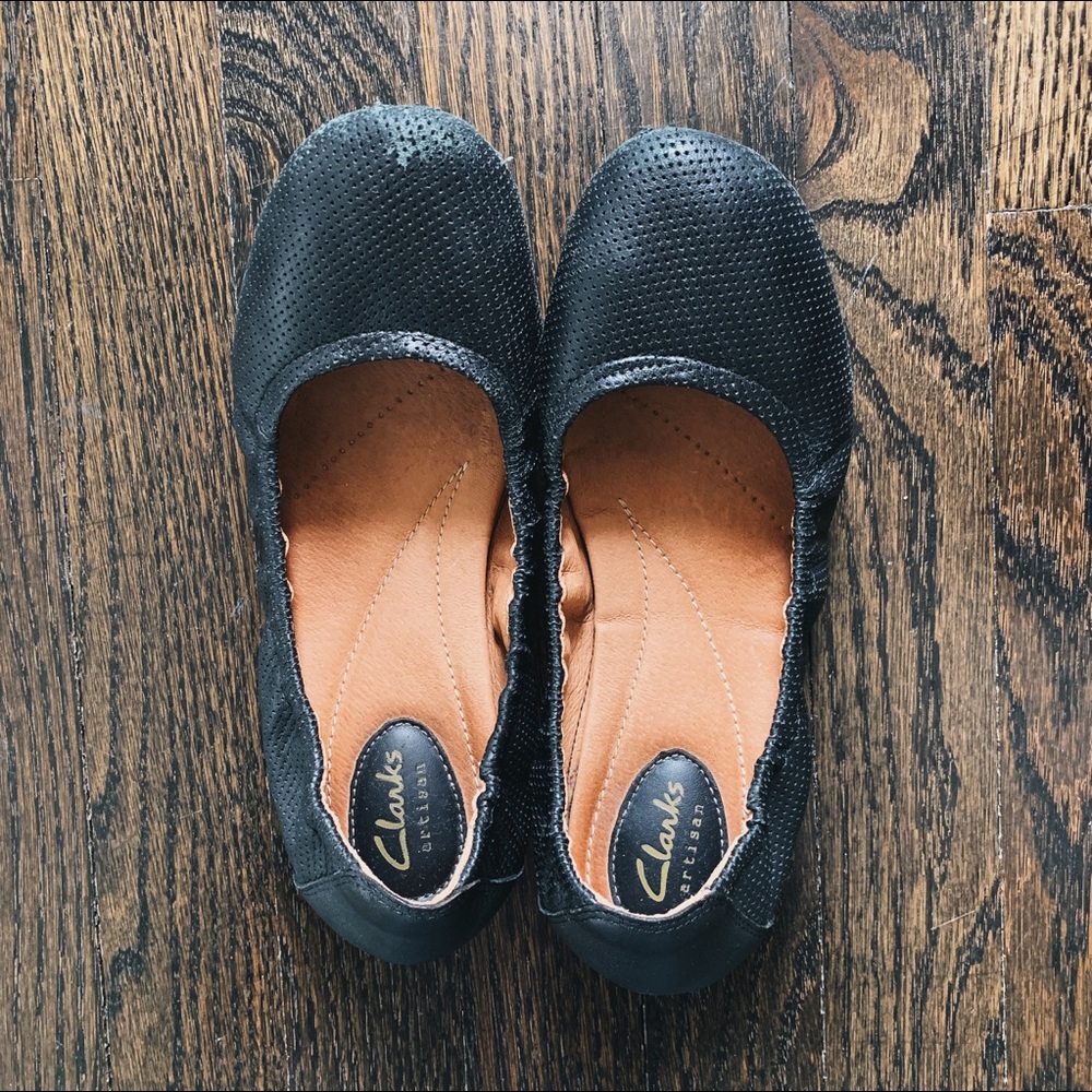clarks flats!!